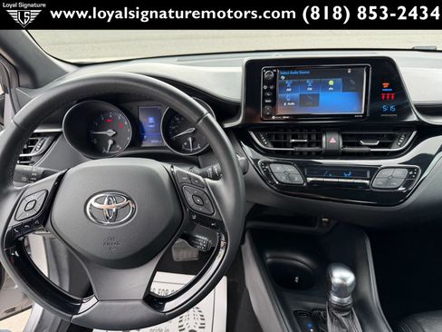 Used 2018 Toyota C-HR XLE FWD image 20