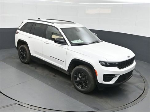 New 2025 Jeep Grand Cherokee Laredo image 28