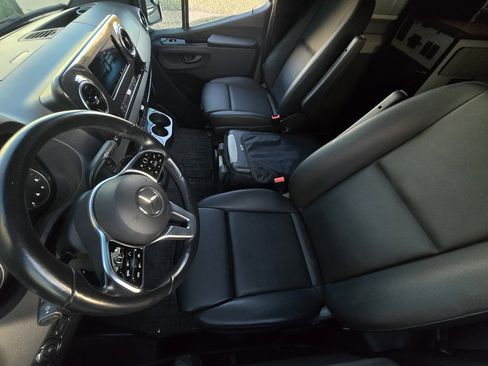Used 2020 Mercedes-Benz Sprinter 2500 image 11
