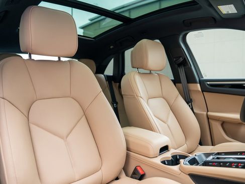 Certified 2026 Porsche Macan image 26