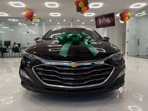 Used 2025 Chevrolet Malibu LT image 2