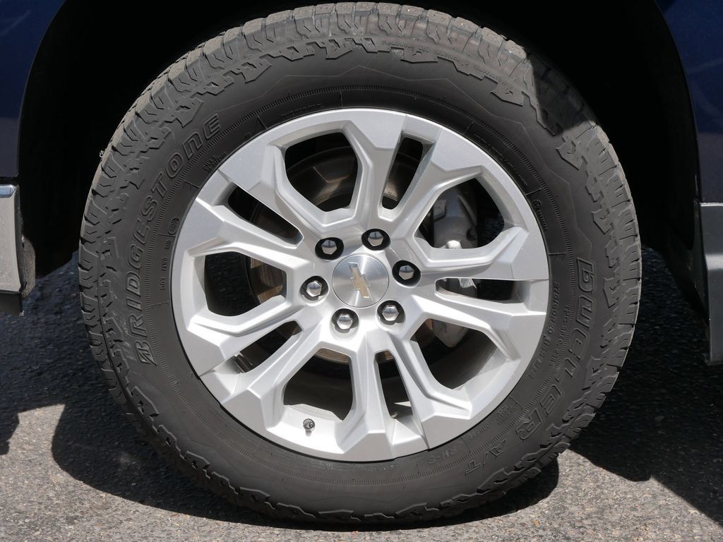 Used 2023 Chevrolet Silverado 1500 LTZ AWD/4WD image 12