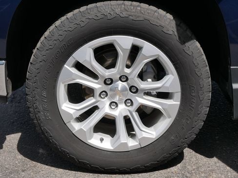Used 2023 Chevrolet Silverado 1500 LTZ AWD/4WD image 12