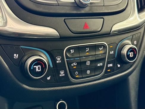 Used 2018 Chevrolet Equinox Premier FWD image 16