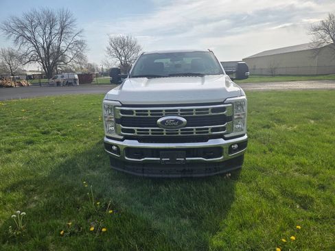 Used 2024 Ford F250 XLT AWD/4WD image 2