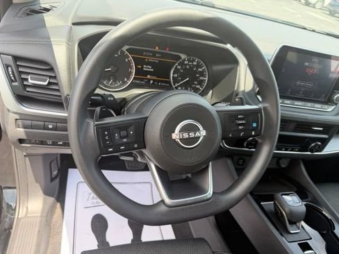 Used 2024 Nissan Rogue SV AWD/4WD image 13
