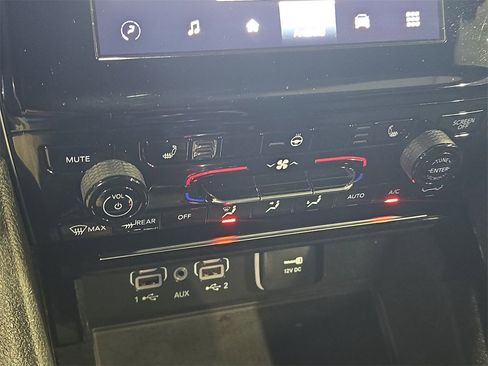 Used 2022 Jeep Grand Cherokee Altitude image 24