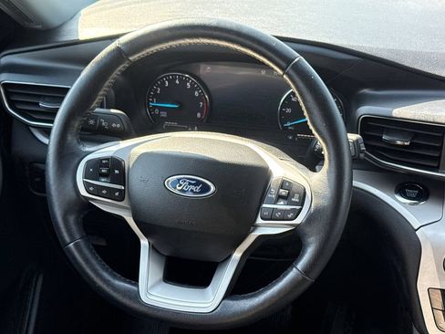 Used 2023 Ford Explorer XLT w/ Equipment Group 202A RWD image 13