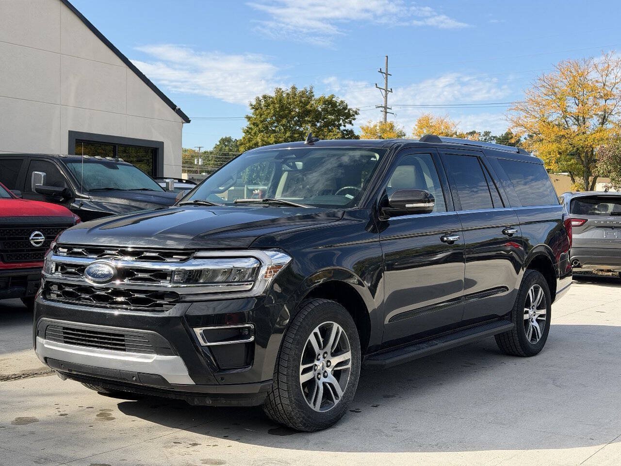 Used 2024 Ford Expedition Max Limited RWD image 2