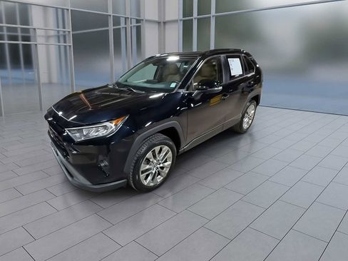 Used 2019 Toyota RAV4 XLE Premium w/ Cold Weather Package image 4