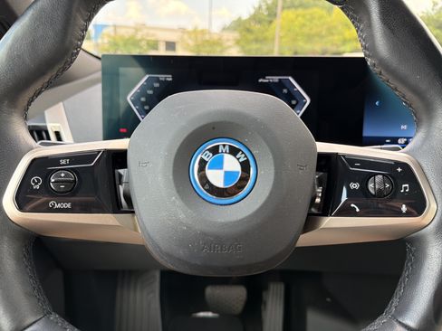 Used 2024 BMW iX xDrive50 w/ Premium Package AWD/4WD image 11