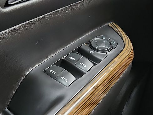 Used 2023 GMC Acadia SLE w/ Driver Convenience Package image 24