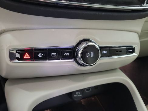 Used 2023 Volvo XC40 B5 Plus w/ Protection Package Premier image 30