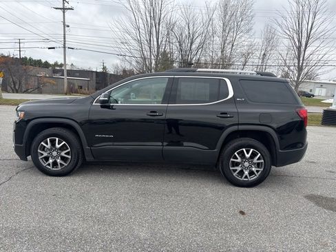 Used 2023 GMC Acadia SLT w/ Preferred Package image 3