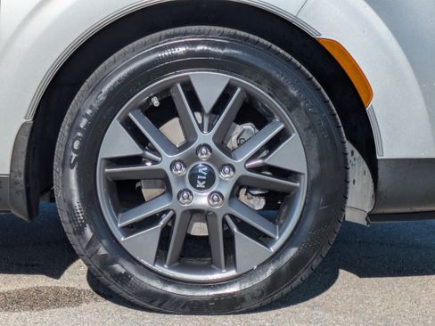 Used 2021 Kia Soul EX image 12