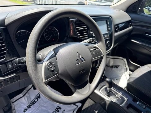 Used 2019 Mitsubishi Outlander ES FWD image 30