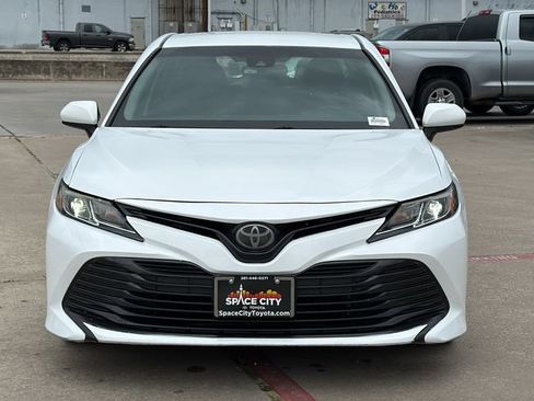 Used 2018 Toyota Camry LE FWD image 8