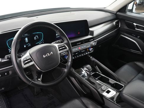 Used 2025 Kia Telluride S image 32