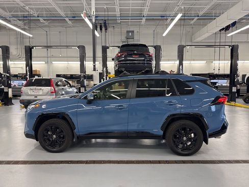 Used 2022 Toyota RAV4 SE AWD/4WD image 6