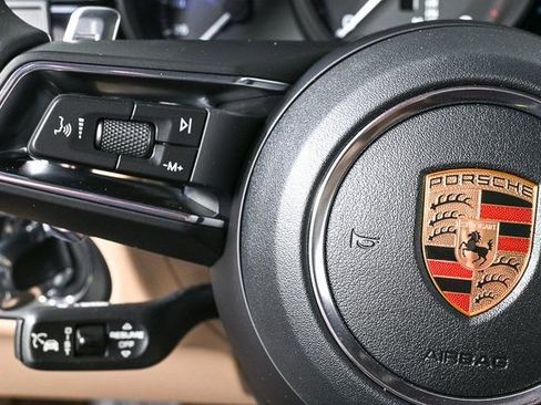 Used 2026 Porsche Macan AWD/4WD image 11