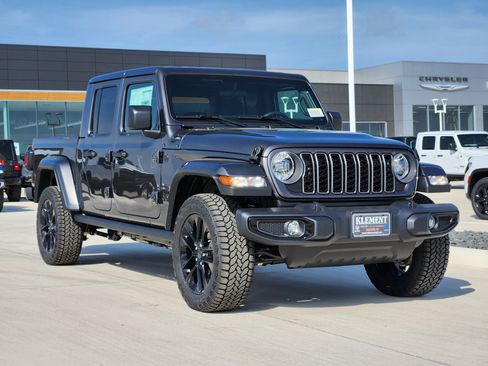 New 2025 Jeep Gladiator Nighthawk image 2