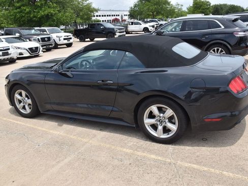 Used 2017 Ford Mustang Convertible RWD image 10