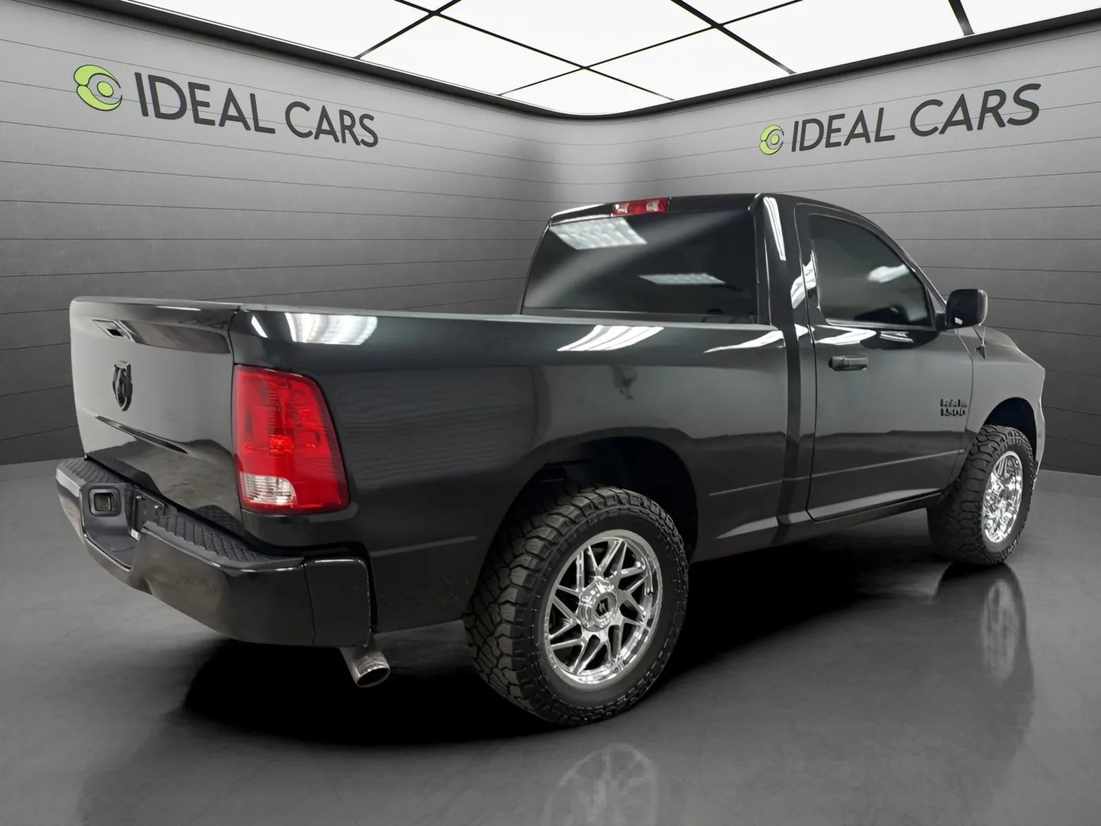 Used 2017 RAM 1500 Express RWD image 5