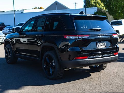 New 2025 Jeep Grand Cherokee Limited w/ Black Appearance Package image 10