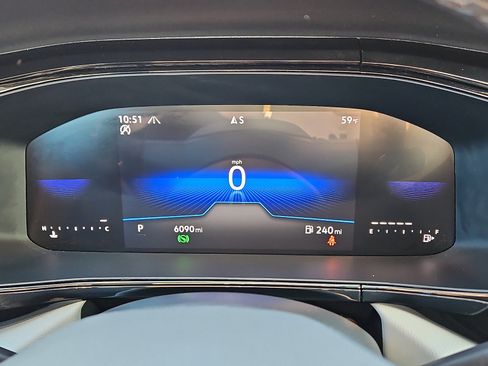 Certified 2024 Volkswagen Taos SE image 18