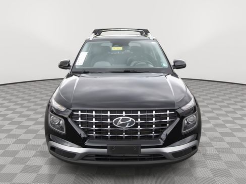 Used 2023 Hyundai Venue SEL FWD image 2