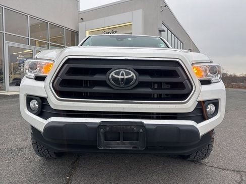 Used 2021 Toyota Tacoma SR5 w/ Technology Package image 2