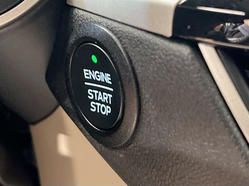 Used 2022 Ford Escape SE w/ SE Sport Appearance Package FWD image 23