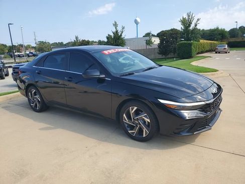 Used 2025 Hyundai Elantra SEL FWD image 8