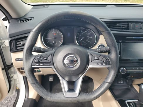 Certified 2019 Nissan Rogue SV image 18