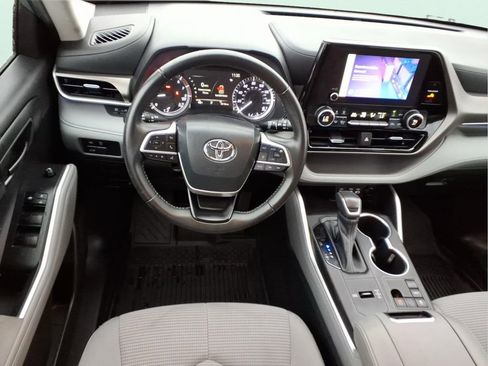 Used 2023 Toyota Highlander LE image 15