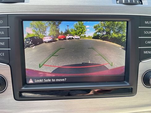 Used 2016 Volkswagen Golf S FWD image 16