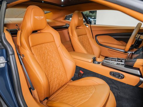 Used 2025 Aston Martin Vanquish image 17