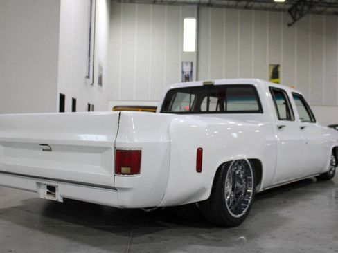 Used 1988 Chevrolet Silverado 3500 2WD Crew Cab image 21