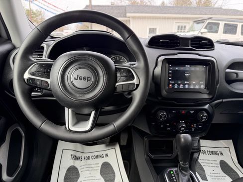 Used 2019 Jeep Renegade Latitude w/ Popular Equipment Group image 13