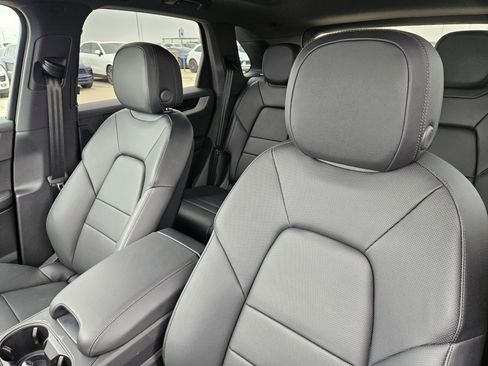 Used 2025 Porsche Cayenne AWD/4WD image 6