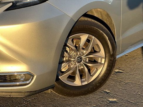 Used 2023 Toyota Sienna XLE image 9