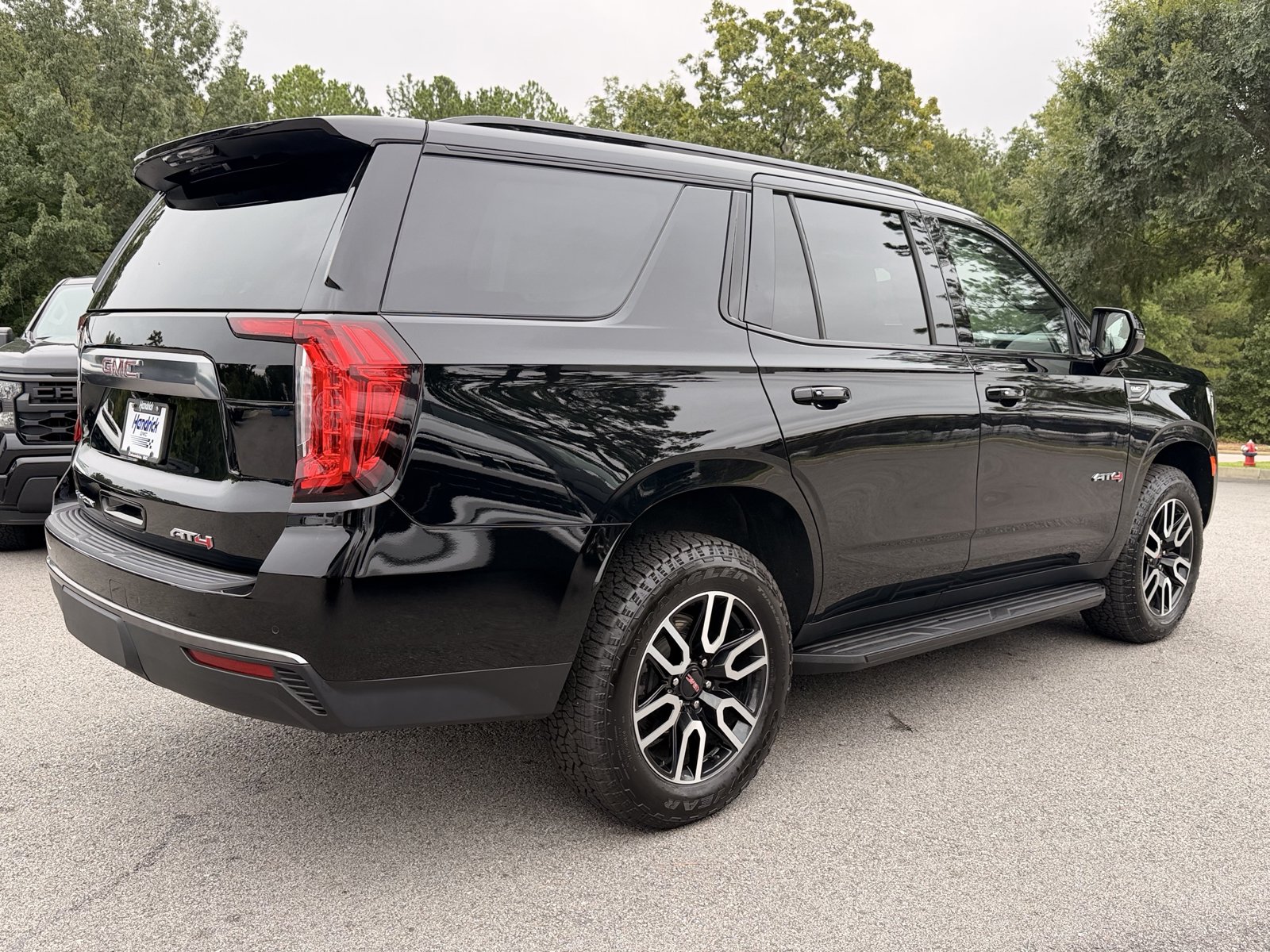 Used 2023 GMC Yukon AT4 w/ LPO, Floor Liner Package AWD/4WD image 12