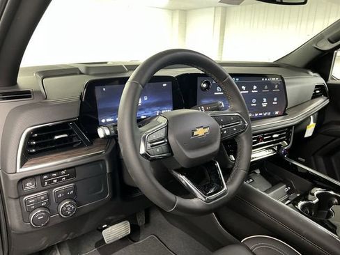 New 2025 Chevrolet Suburban Premier image 10