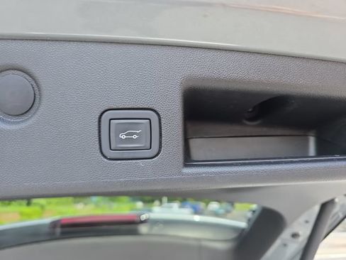 Used 2023 Chevrolet Equinox LT FWD image 17