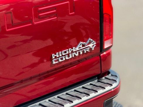 Used 2025 Chevrolet Silverado 2500 High Country w/ Technology Package image 6