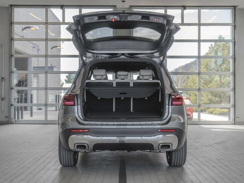 Used 2025 Mercedes-Benz GLB 250 4MATIC image 16