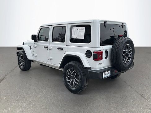 Used 2024 Jeep Wrangler Sahara image 7