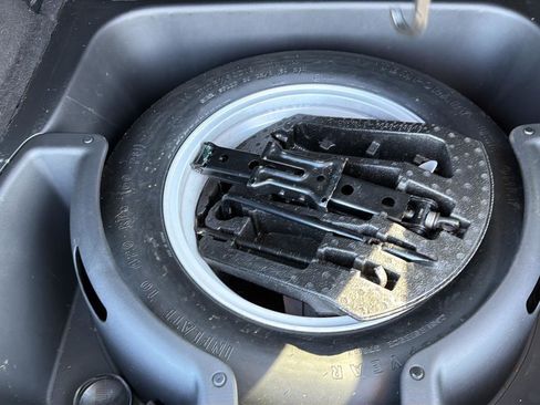 Used 2017 Jeep Grand Cherokee Altitude AWD/4WD image 31