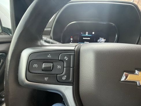 Used 2022 Chevrolet Suburban LT w/ Luxury Package image 24