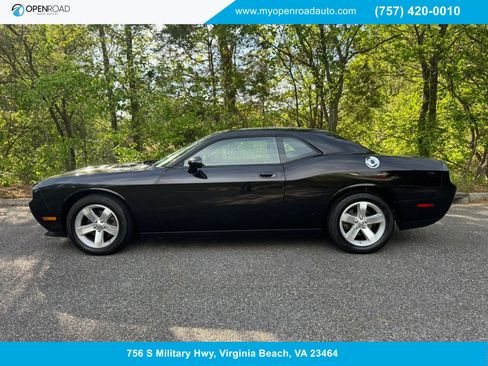 Used 2009 Dodge Challenger SE RWD image 1